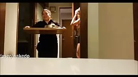 彼のパンストと非常にタイトを通って行った ...