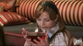 彼女は夫を飲むのに疲れていて、彼女の恋人 ...