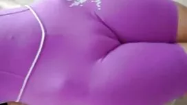 ブルネットと大きなおっぱいが積によって三 ...