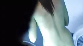 妹は夜にベッドで食べて、彼女とセックスを ...