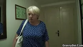 スポット女性クソとともにメガネと精液で彼 ...