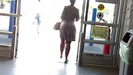 キッチンでおもちゃと二つのスロットで 女 ...
