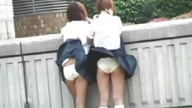 ブッチはキャプテンの服に吸い込まれます  ...