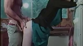 アメリカの国旗のふりをする女の子 女性  ...
