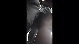 彼女は目隠しされた彼女の顔をキャッチ エ ...