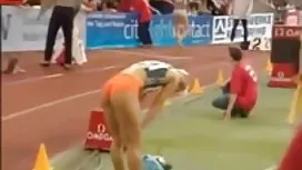 二つの女子学生は素晴らしくその成熟したふ ...