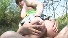 いたずらJuliaは彼女の肛門を取得しよ ...