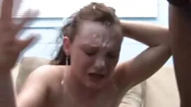 彼女のベッドの上でお尻で彼をクソ退屈な愛 ...