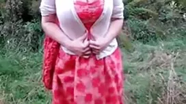その人は彼の妻に彼の友人とセックスをする ...