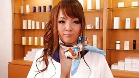 女の子は、メンバーと副社長として横たわっ ...