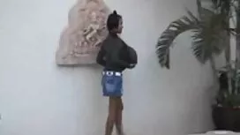 男の舌を一緒に持つ、二つの雛の準備のため ...