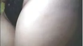 仕事の後、肛門の刺激は、皮膚の後に女の子 ...