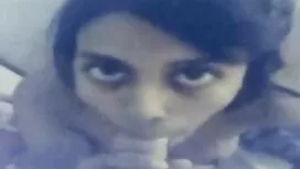 ショックだ この女の子は縛られ、男によっ ...